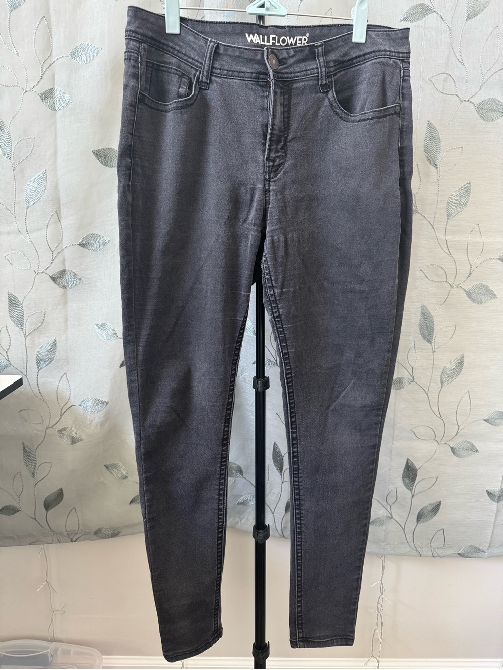 Wallflower Women's Charcoal Gray High-Rise Skinny Jeans